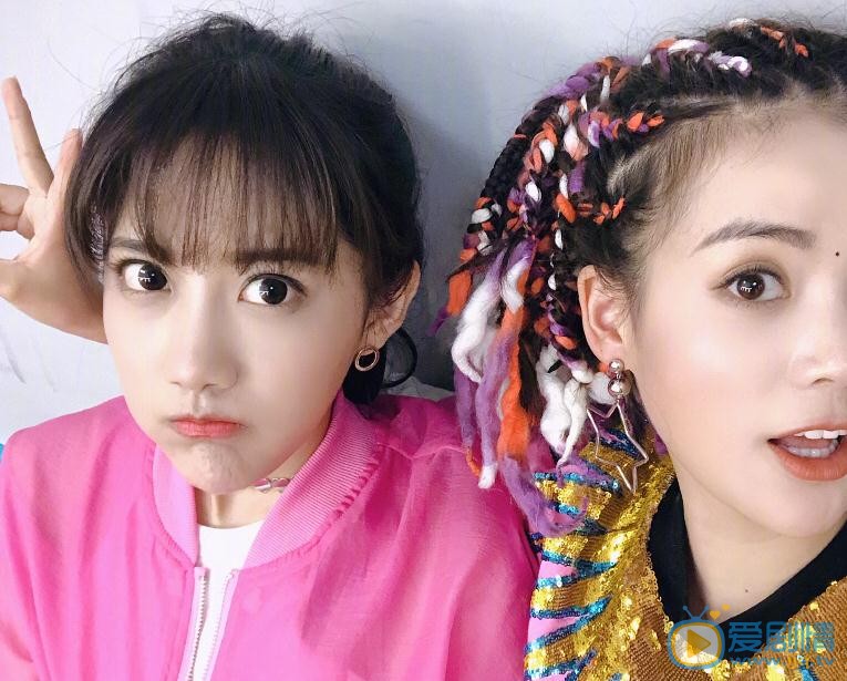 洪潇与人合照 洪潇高清写真_洪潇高清剧照