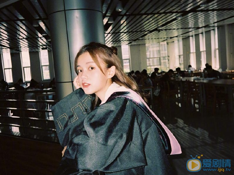 洪潇毕业照 洪潇高清写真_洪潇高清剧照