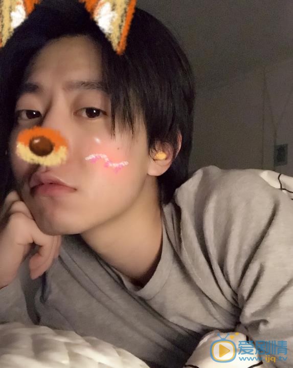 张任杰卖萌照 张任杰高清写真_张任杰高清剧照