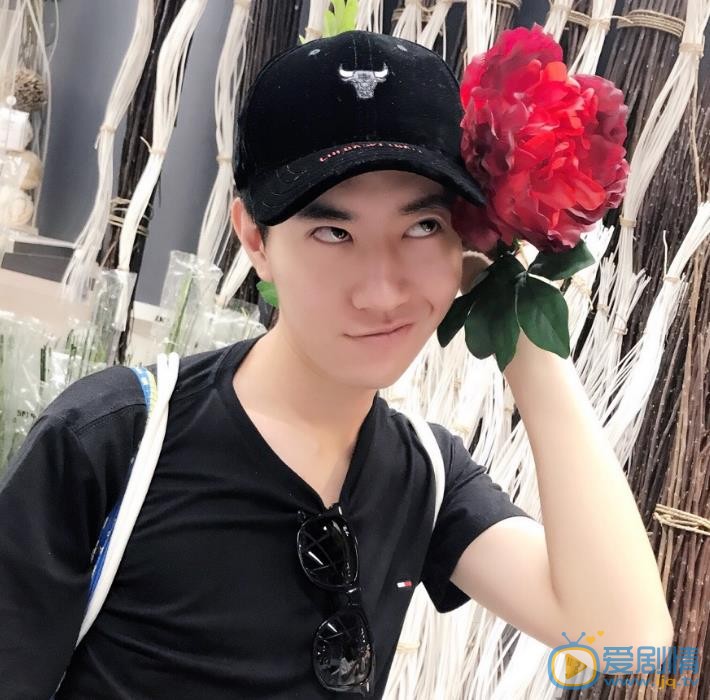 张任杰卖萌照 张任杰高清写真_张任杰高清剧照