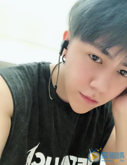 魏一宁自拍照 魏一宁高清写真_魏一宁高清剧照
