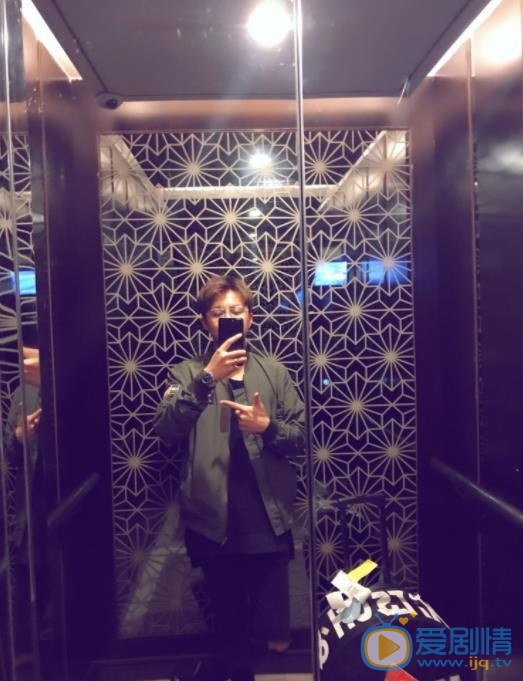 魏一宁镜拍照 魏一宁高清写真_魏一宁高清剧照