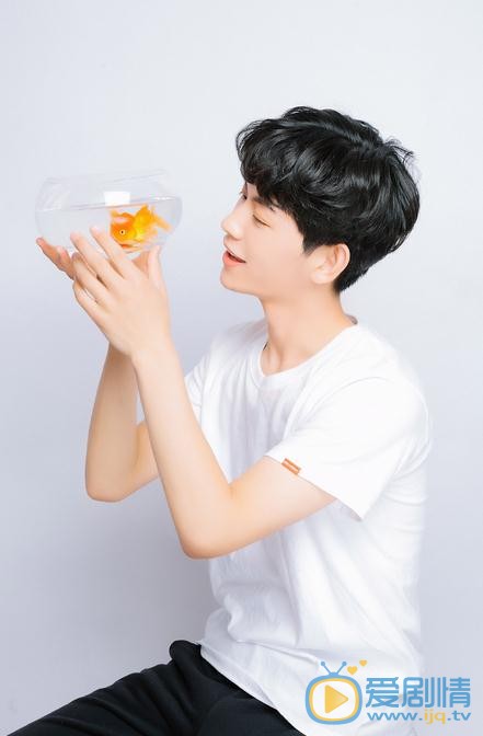 何善凯写真 何善凯高清写真_何善凯高清剧照