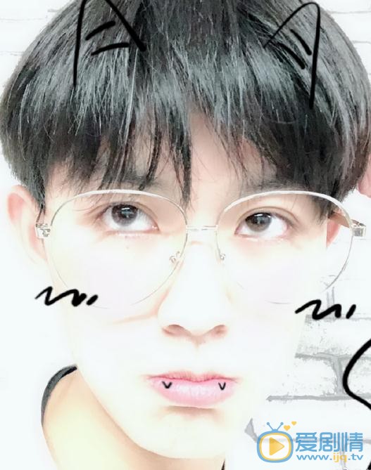 何善凯可爱照 何善凯高清写真_何善凯高清剧照