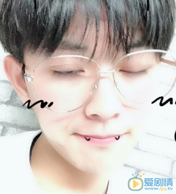 何善凯可爱照 何善凯高清写真_何善凯高清剧照