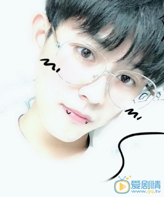 何善凯可爱照 何善凯高清写真_何善凯高清剧照