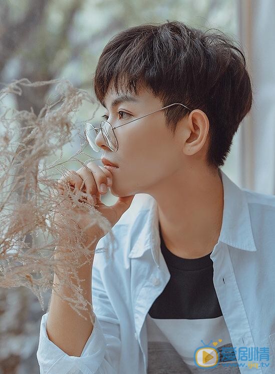 何善凯气质写真 何善凯高清写真_何善凯高清剧照