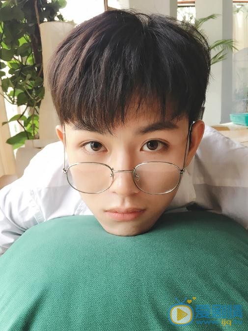 何善凯时尚写真 何善凯高清写真_何善凯高清剧照