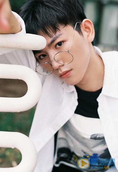 何善凯时尚写真 何善凯高清写真_何善凯高清剧照