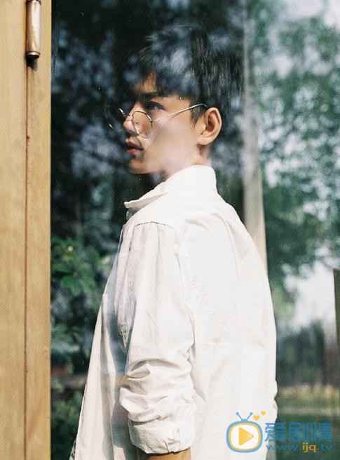 何善凯时尚写真 何善凯高清写真_何善凯高清剧照