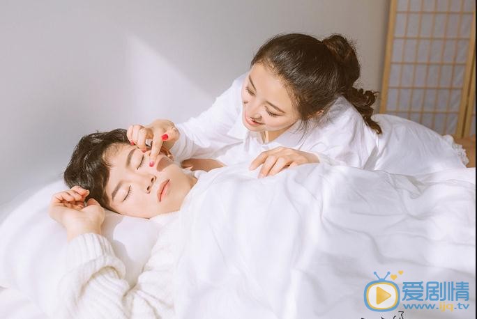 何善凯情侣写真 何善凯高清写真_何善凯高清剧照