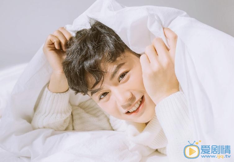何善凯情侣写真 何善凯高清写真_何善凯高清剧照