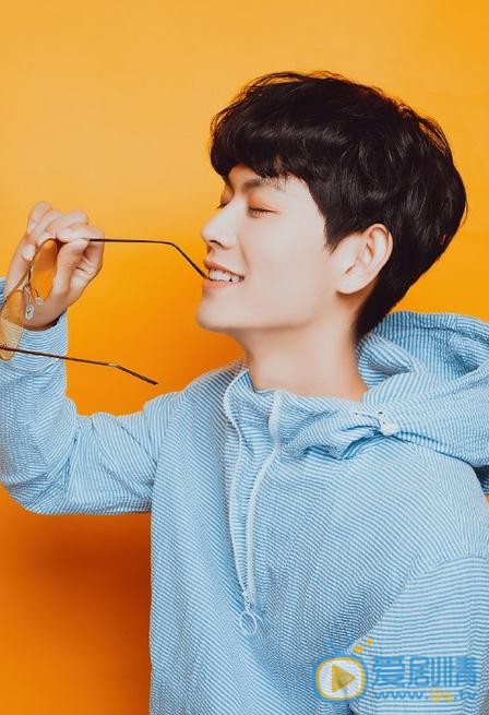 何善凯向日葵写真 何善凯高清写真_何善凯高清剧照