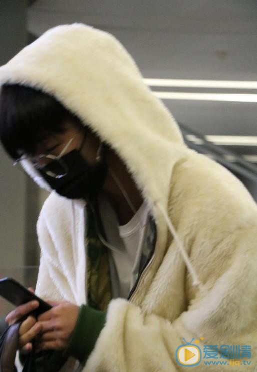 孟子坤路透街拍 孟子坤高清写真_孟子坤高清剧照