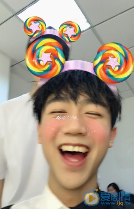 孟子坤卖萌照 孟子坤高清写真_孟子坤高清剧照
