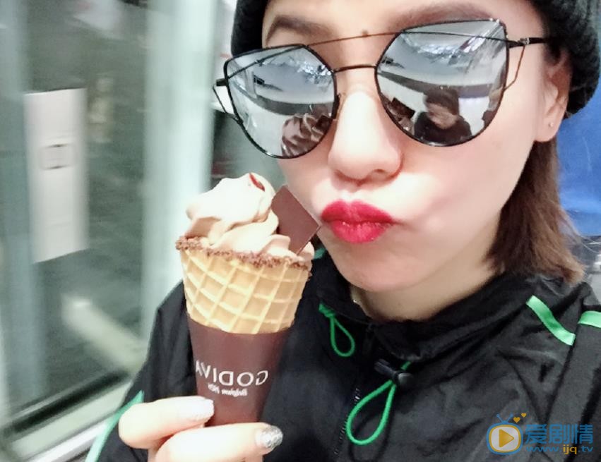 丁当嘟嘴卖萌照 丁当高清写真_丁当高清剧照