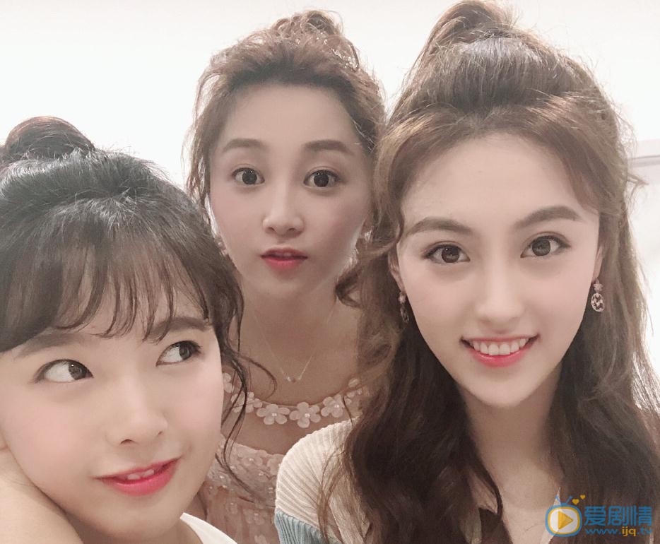 刘因然与人合照 刘因然高清写真_刘因然高清剧照
