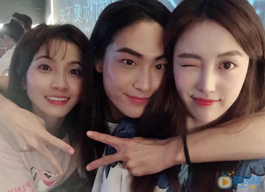 刘因然与人合照 刘因然高清写真_刘因然高清剧照