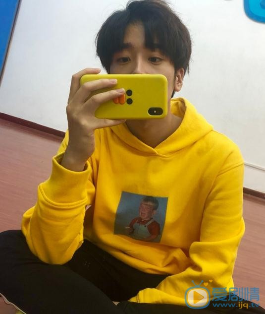李明峻生活照 李明峻高清写真_李明峻高清剧照