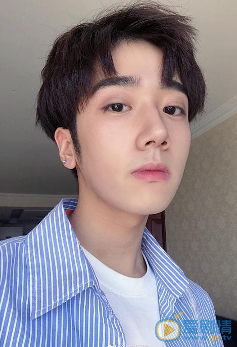 李明峻生活照 李明峻高清写真_李明峻高清剧照