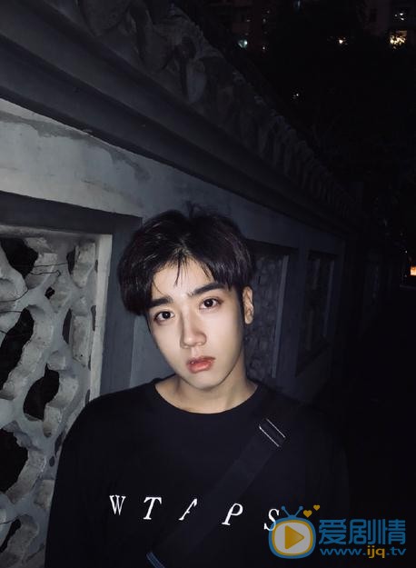 李明峻生活照 李明峻高清写真_李明峻高清剧照