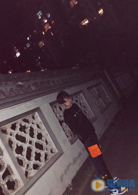 李明峻生活照 李明峻高清写真_李明峻高清剧照