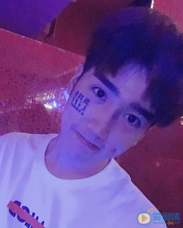 李明峻生活照 李明峻高清写真_李明峻高清剧照