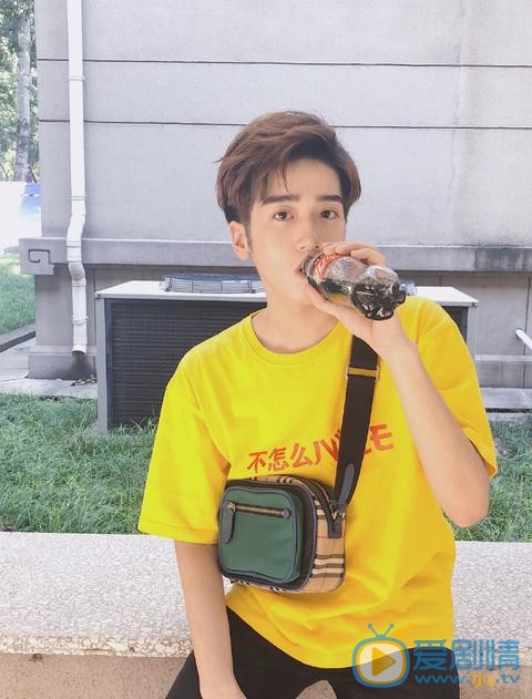 李明峻写真 李明峻高清写真_李明峻高清剧照