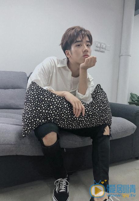 李明峻生活照 李明峻高清写真_李明峻高清剧照