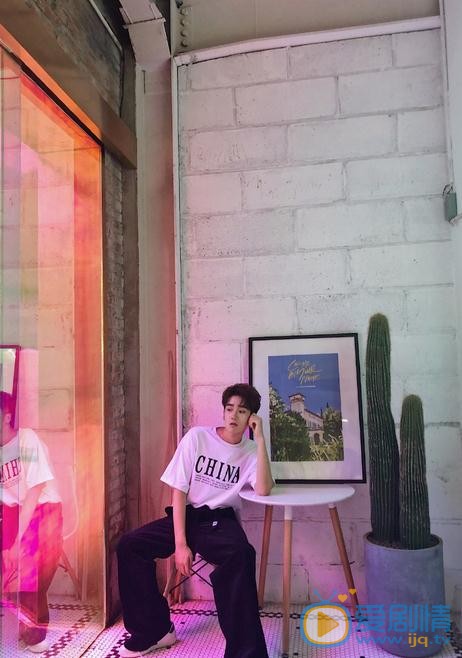 李明峻写真 李明峻高清写真_李明峻高清剧照