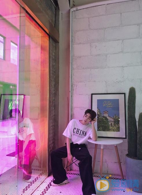 李明峻写真 李明峻高清写真_李明峻高清剧照