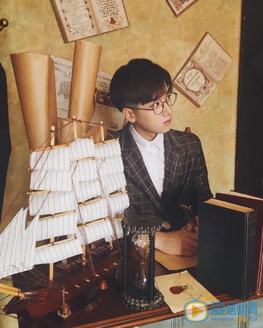 李明峻写真 李明峻高清写真_李明峻高清剧照