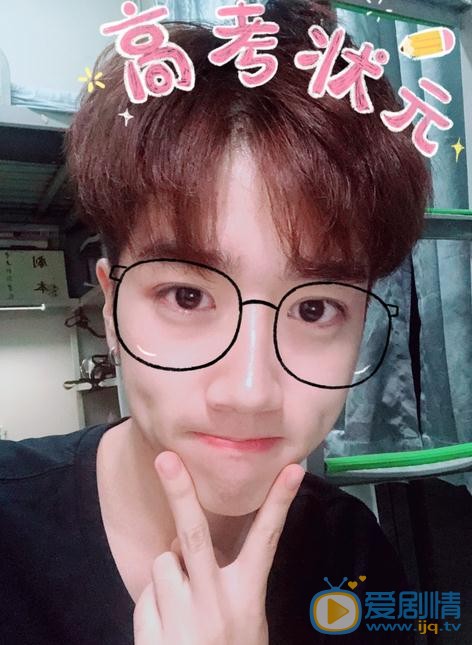 李明峻生活照 李明峻高清写真_李明峻高清剧照