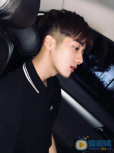 李明峻生活照 李明峻高清写真_李明峻高清剧照