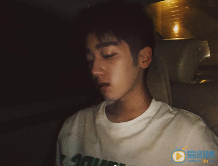 李明峻生活照 李明峻高清写真_李明峻高清剧照