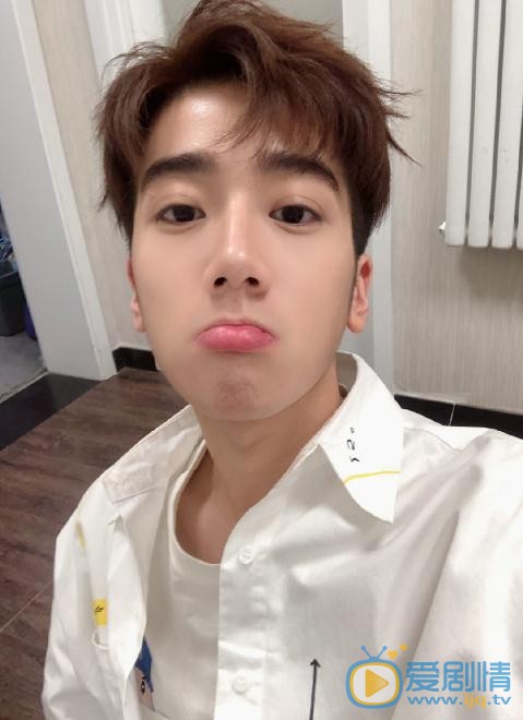 李明峻生活照 李明峻高清写真_李明峻高清剧照