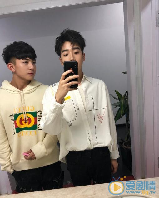 李明峻生活照 李明峻高清写真_李明峻高清剧照