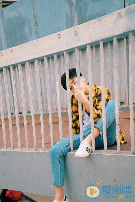 李明峻街拍写真 李明峻高清写真_李明峻高清剧照
