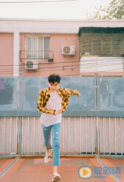 李明峻街拍写真 李明峻高清写真_李明峻高清剧照