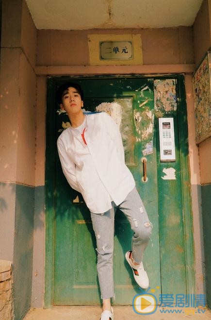 李明峻街拍写真 李明峻高清写真_李明峻高清剧照