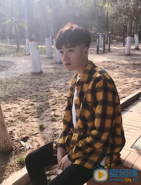 李明峻生活照 李明峻高清写真_李明峻高清剧照