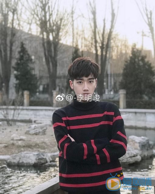 李明峻生活照 李明峻高清写真_李明峻高清剧照