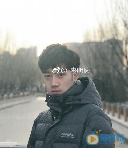 李明峻生活照 李明峻高清写真_李明峻高清剧照
