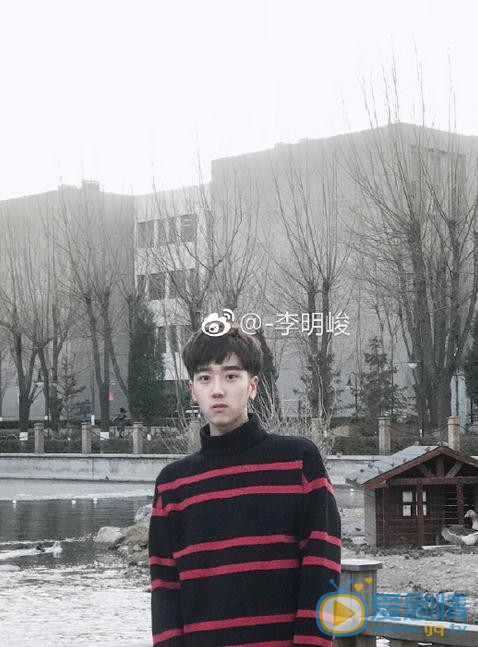 李明峻生活照 李明峻高清写真_李明峻高清剧照