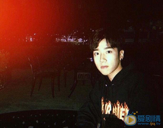 李明峻夜色写真 李明峻高清写真_李明峻高清剧照