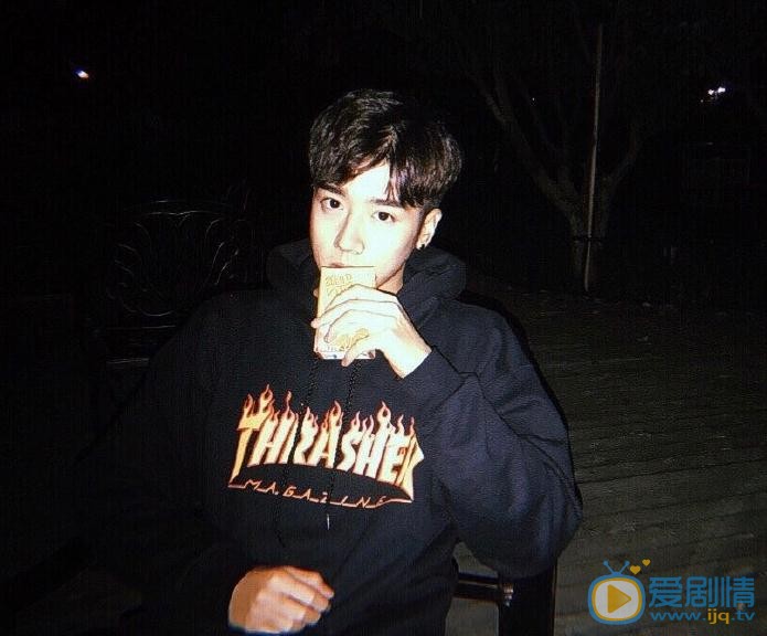 李明峻夜色写真 李明峻高清写真_李明峻高清剧照