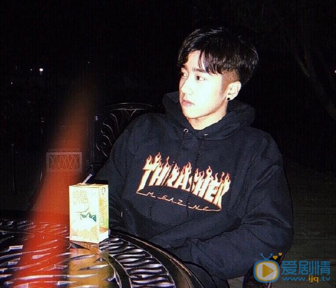 李明峻夜色写真 李明峻高清写真_李明峻高清剧照