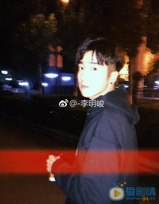 李明峻夜色写真 李明峻高清写真_李明峻高清剧照