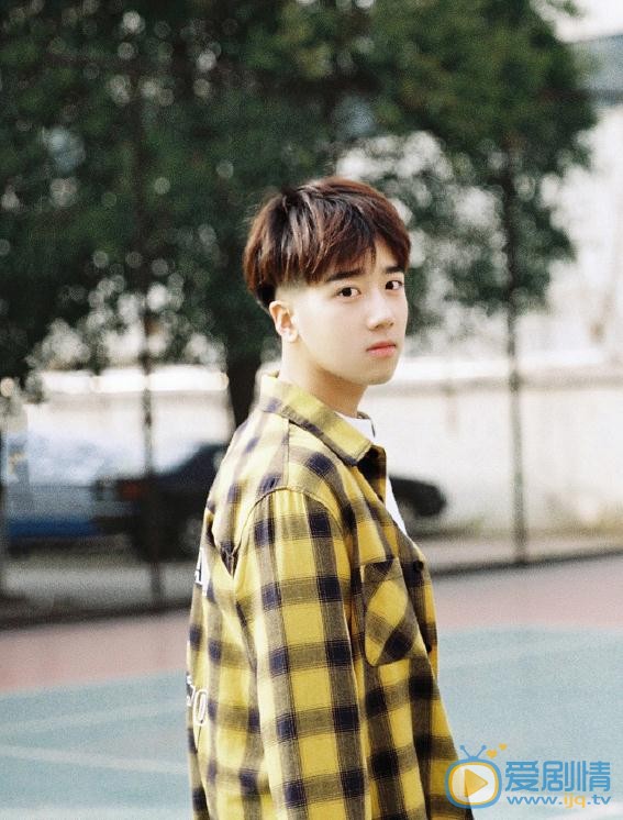 李明峻街拍写真 李明峻高清写真_李明峻高清剧照