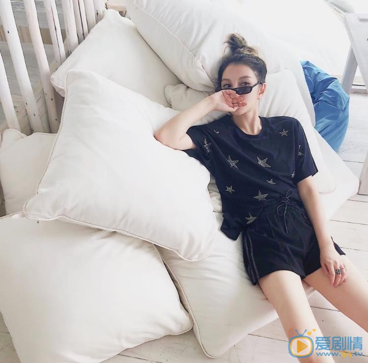 李雨桐海边街拍 李雨桐高清写真_李雨桐高清剧照